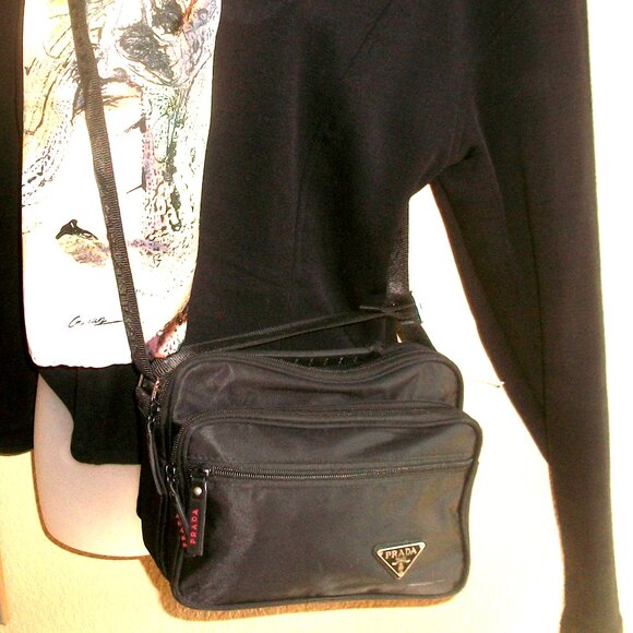 Black Nylon Multi-Compartment Convertible Crossbody Bag NOT PRADA LINEA ROSSA - Picture 2 of 12